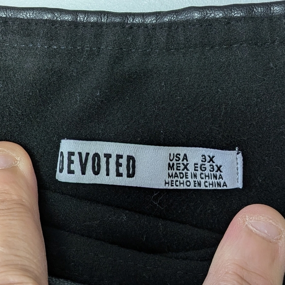 Women's Black faux leather Leggings - Picture 4 of 10